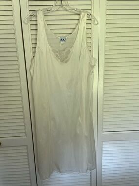 M.M.I. Vintage cream color woman’s slip